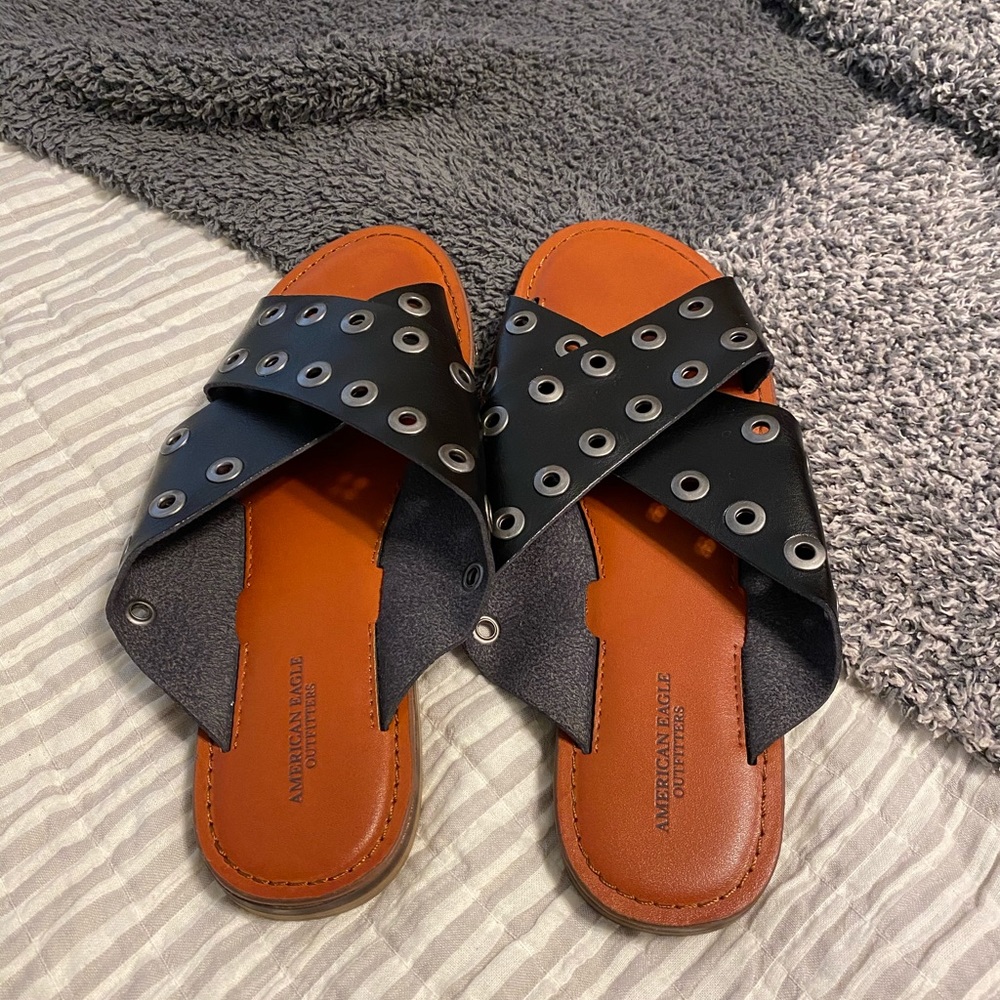 AE cross sandals sz 8